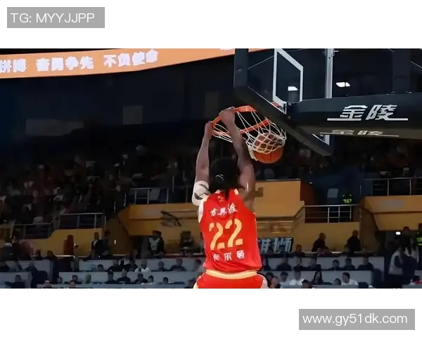 洛夫顿因不当手势遭CBA停赛两场并罚款五万元